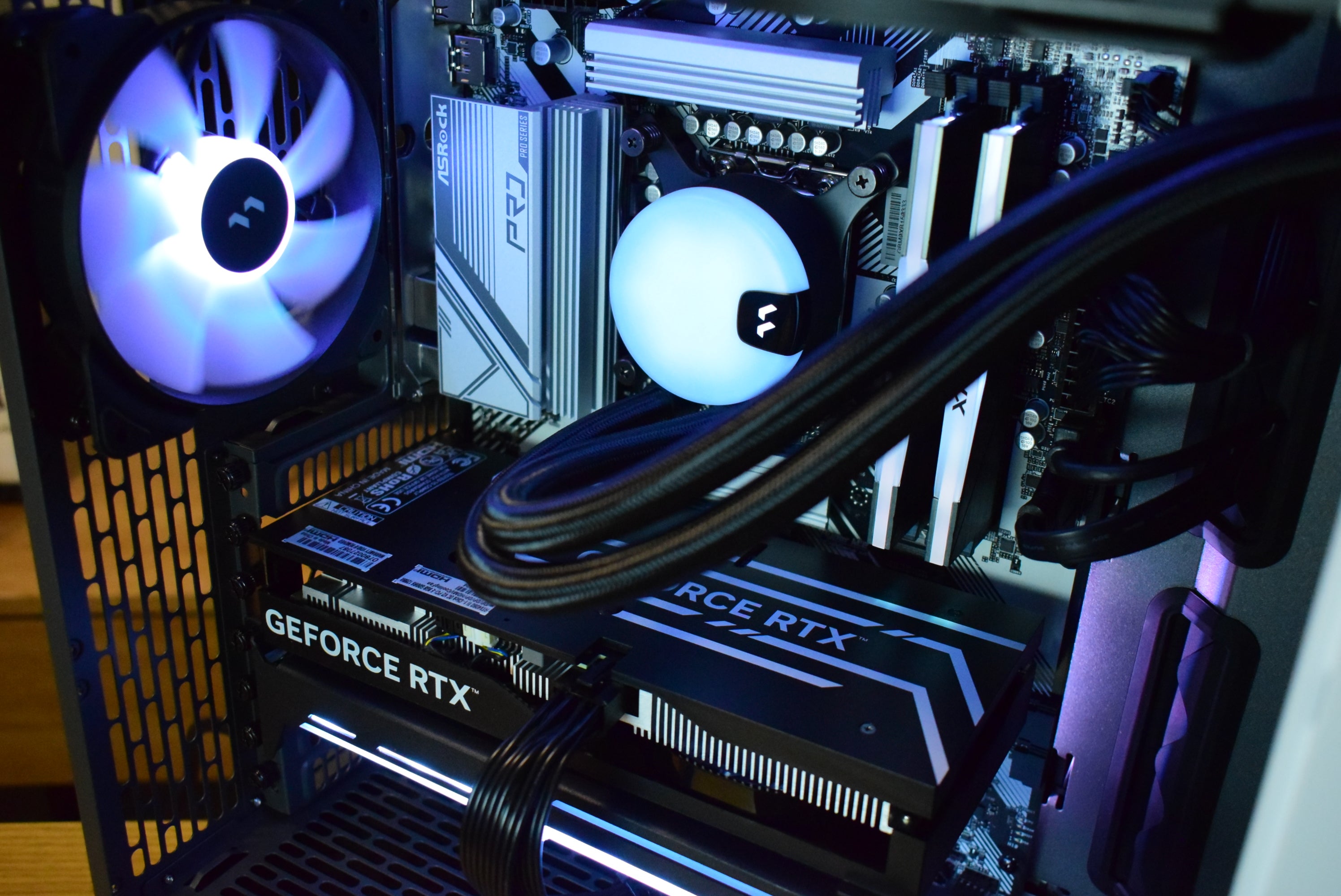 NorthTG White】AM5-Ryzen 7 7800X3D/RTX5070Ti搭載モデル – REFT COMPUTER