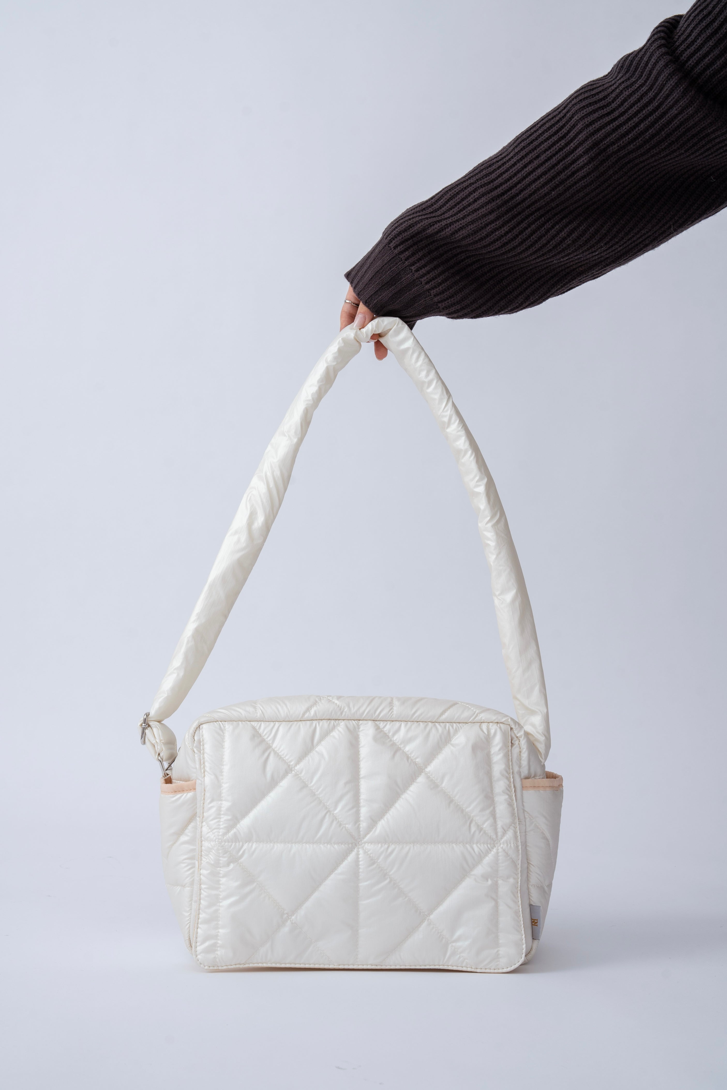 Cross quilt bag / White – RICH RAISE