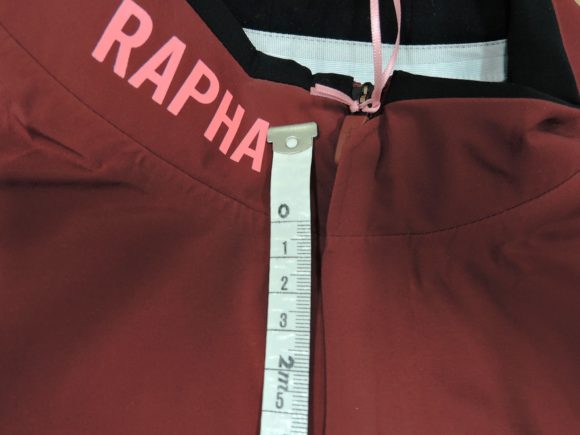 Rapha】PRO TEAM 「Race Cape」のレビュー | 理系な人の趣味ブログ