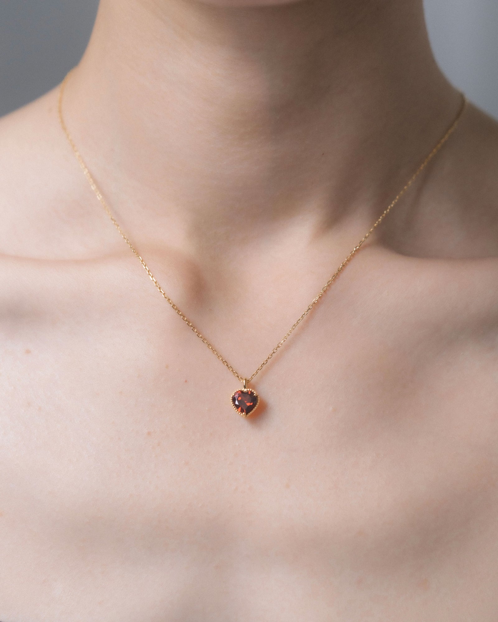 Heart_necklace_GARNET_GOLD02_1