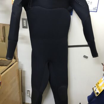 ドライスーツ – SANDWAVE｜東京都西新宿の老舗スキューバダイビング