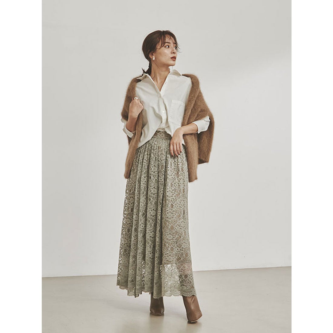 アニュアンス anuans ラクーンVネックニットプルオーバー （BROWN