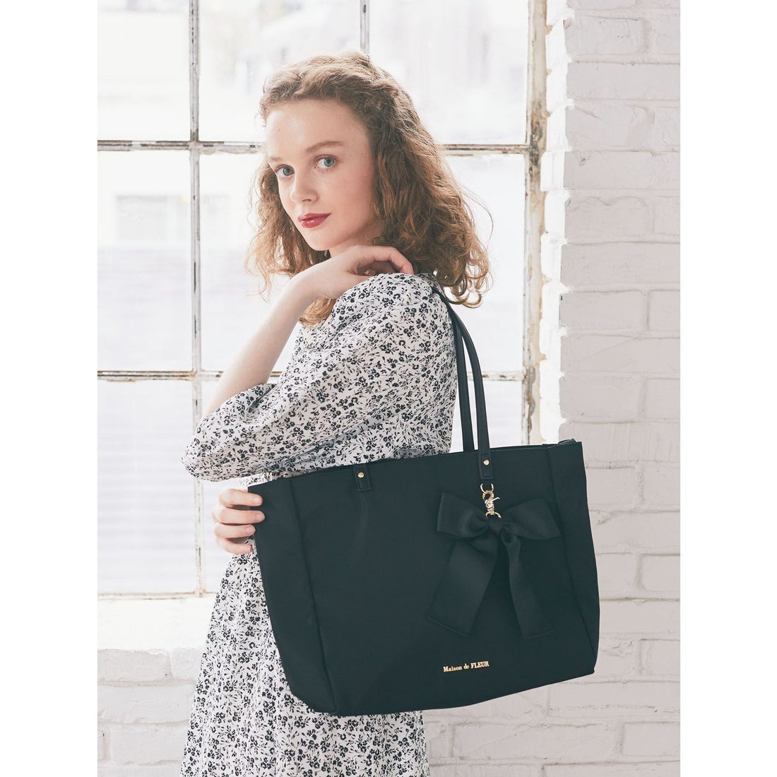 メゾン ド フルール Maison de FLEUR リボンチャーム付き3ルームトート