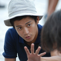 小栗旬初監督作ポスター画像解禁！ チラシ裏面には「大人立入禁止