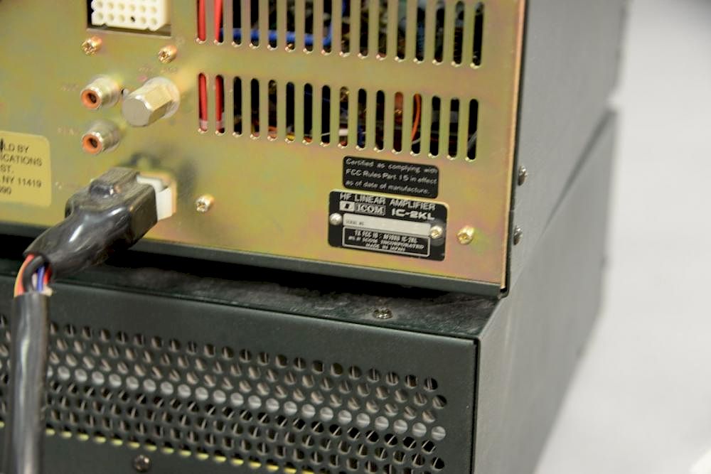 Icom IC-2KL amplifier solid state linear amplifier and Icom IC