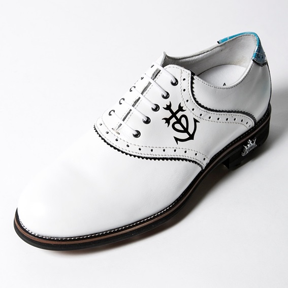 ラムダ（LAMBDA）とは？クラシックかつ高性能で優秀なゴルフシューズ