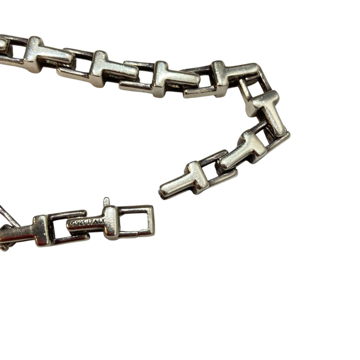 Tiffany ＆ Co．(ティファニー) Tナローチェーンブレスレット｜【公式