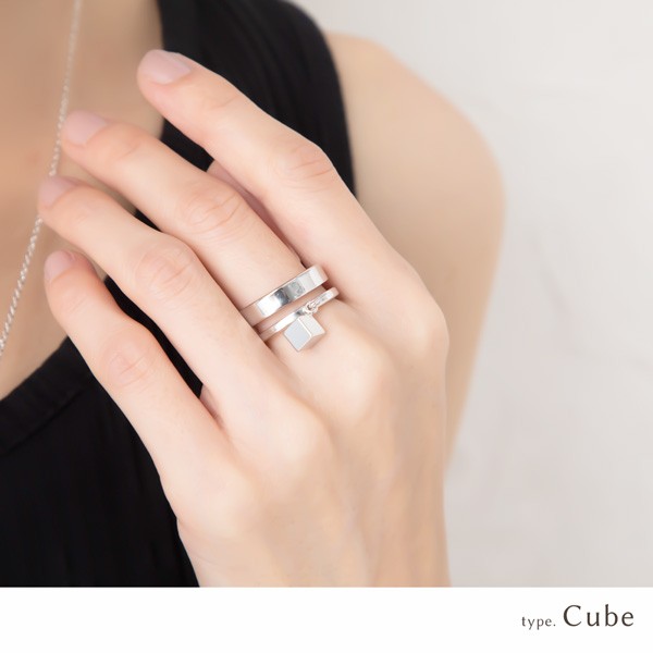 Jewel VOX リング アクセ フープ ＆ キューブ チャーム付き デザイン