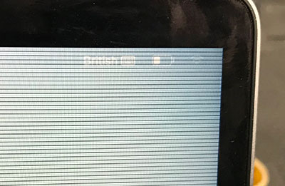 MacBook Pro 液晶に細い線が入るトラブルと修理事例｜山口県