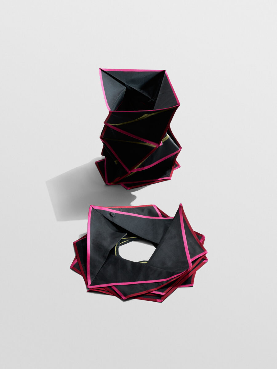 132 5. ISSEY MIYAKE」から新シリーズ “NO.5 ジャカード”たたまれた美