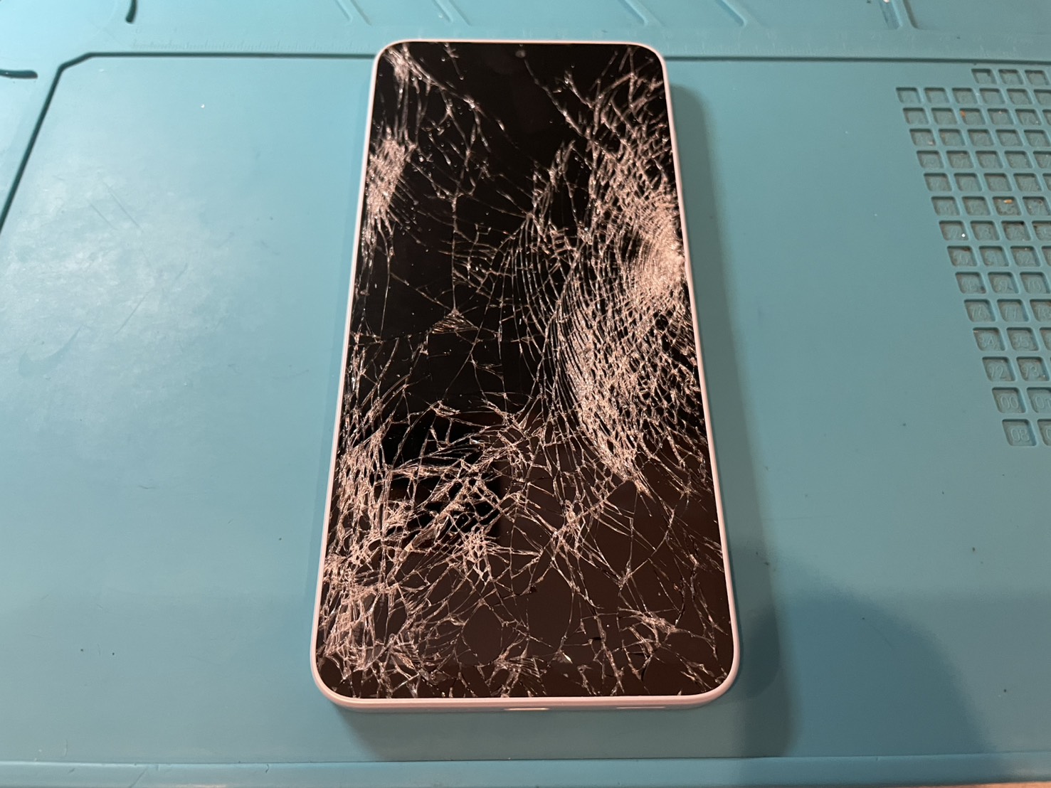 ガラス粉々GalaxyA25 5G 画面割れ修理【スマホ修理所沢】 | iPhone