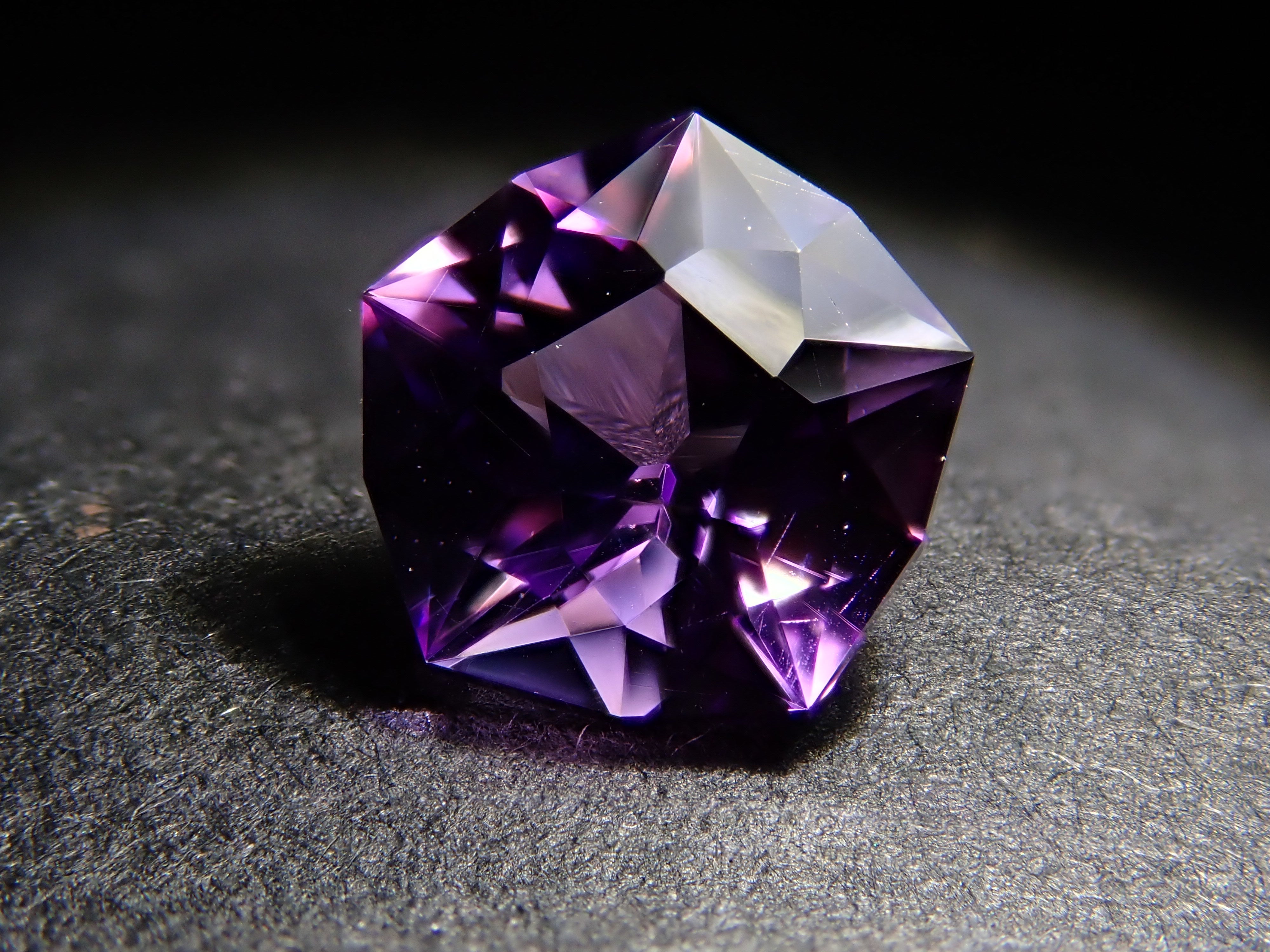 カラーシフトアメジスト 0.849ctルース