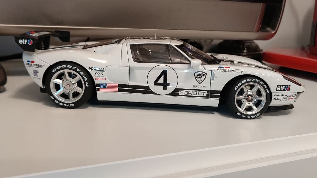 オートアート 1/18スケール フォードGT LMレースカー スペックII