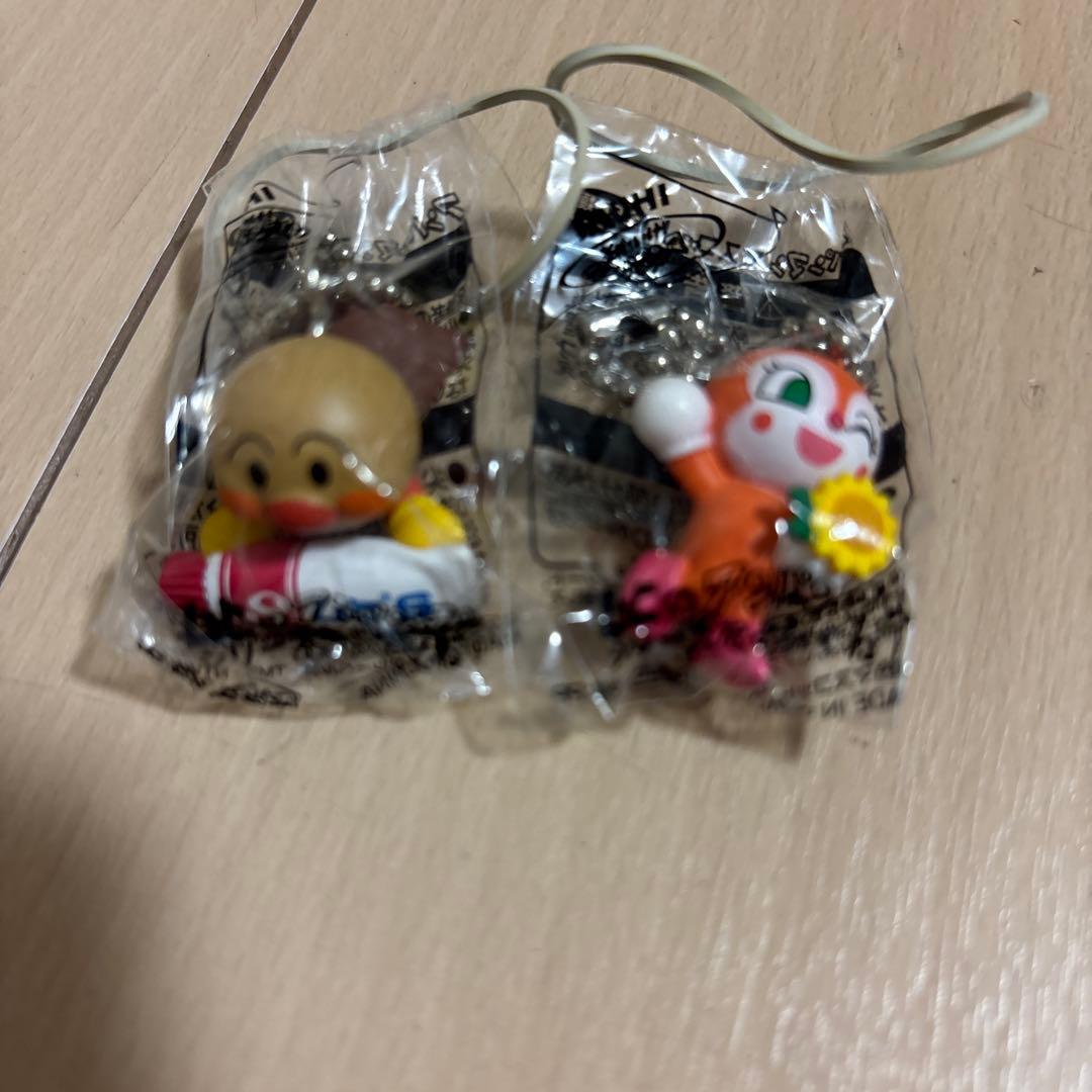 アンパンマンとドキンちゃんのキーホルダー2個セット - メルカリ