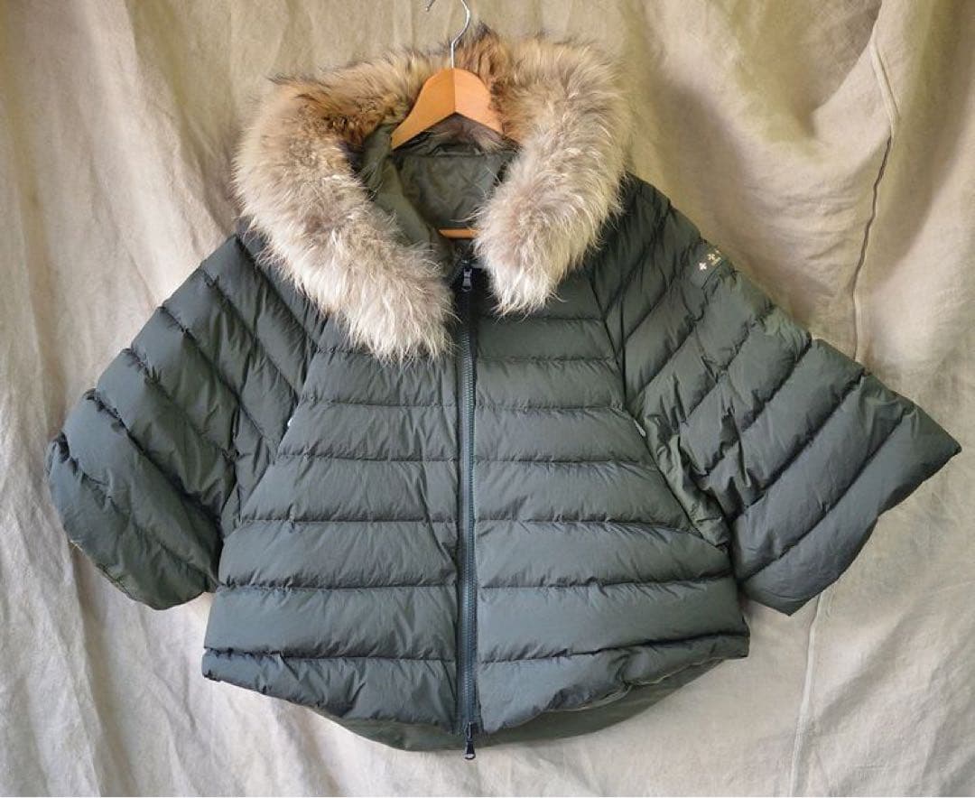 値下げ　TATRAS タトラス　ダークグリーン ファー付きダウンジャケット可愛い TATRAS タトラス グリーン MTLA20A4107 ボラスコ ファー付きダウン