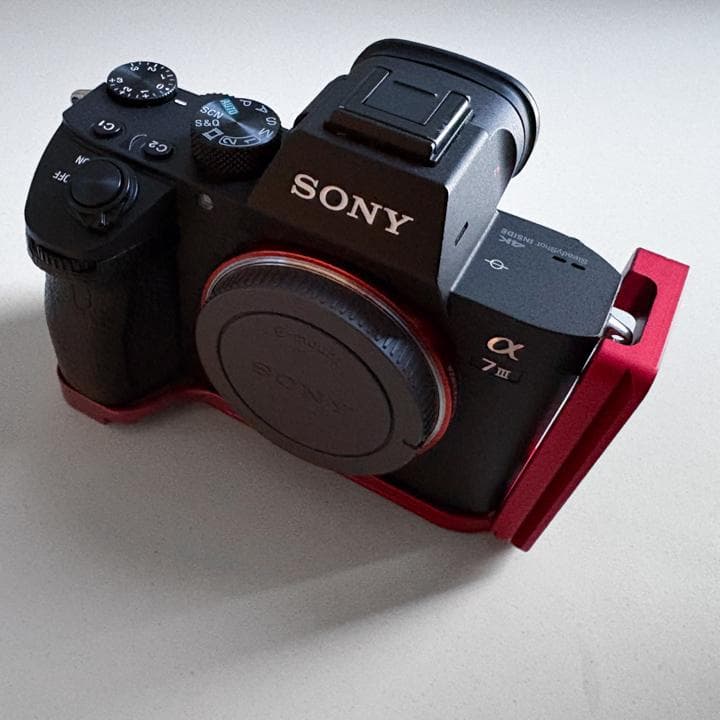 Sony α7 III ミラーレスカメラ 本体（ボディ） バッテリー付き - メルカリ