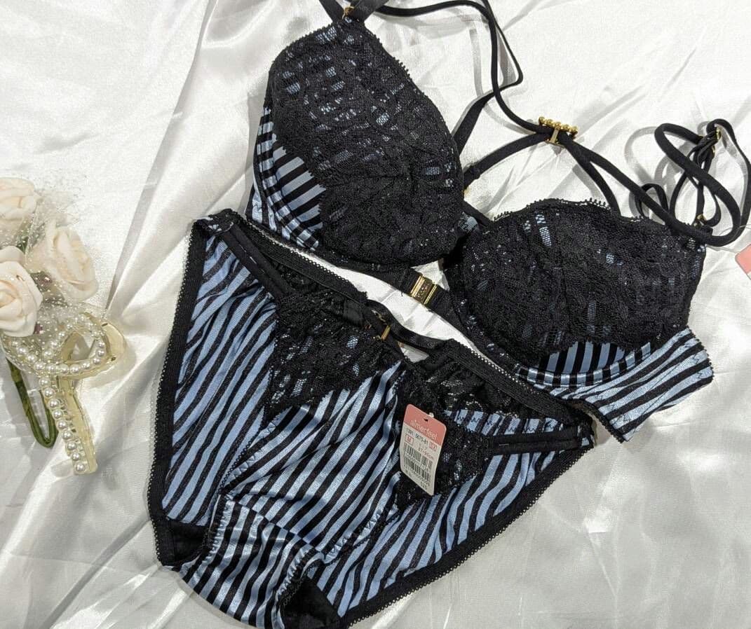 エメフィールaimerfeel サテン ストライプ 廃盤ブラショーツセット