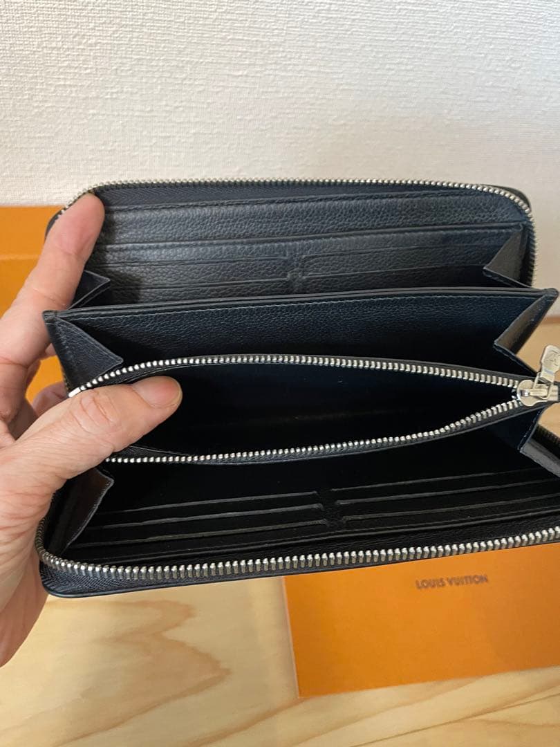 0201さん専用 LOUIS VUITTON ジッピー ロックミー ルイヴィトン - メルカリ