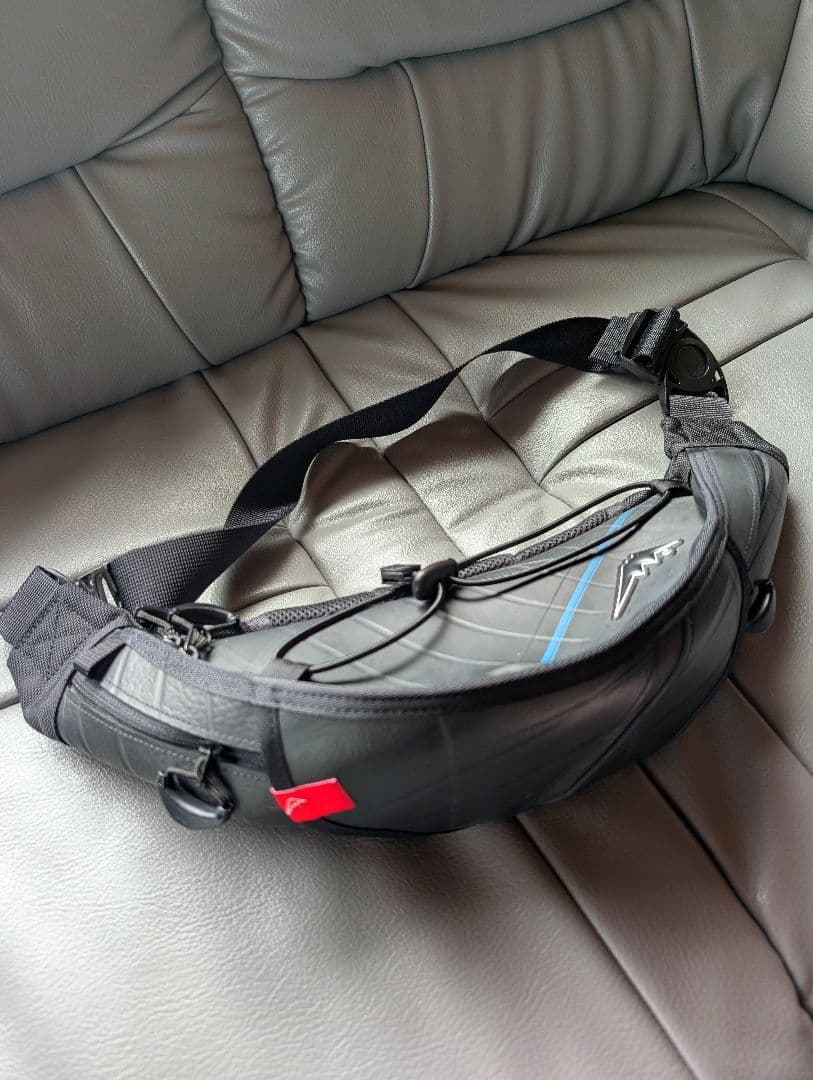 限定　クシタニ　SEAL コラボウエストバッグ 防水仕様 廃タイヤを再利用したウエストバッグ「KUSHITANI×SEAL ヒップバッグ