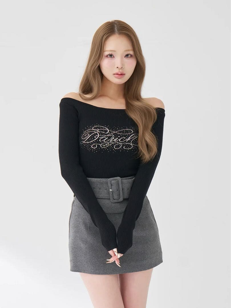 Darich ビジューロゴボートネックニットトップス ビジューロゴボートネックニットトップス – Darich (ダーリッチ)