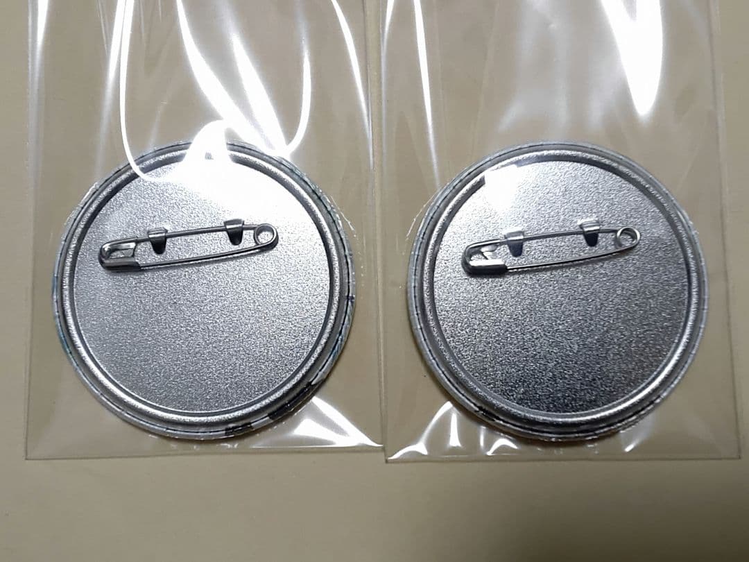 進撃の巨人　ミカサ　缶バッジ　2点　美品