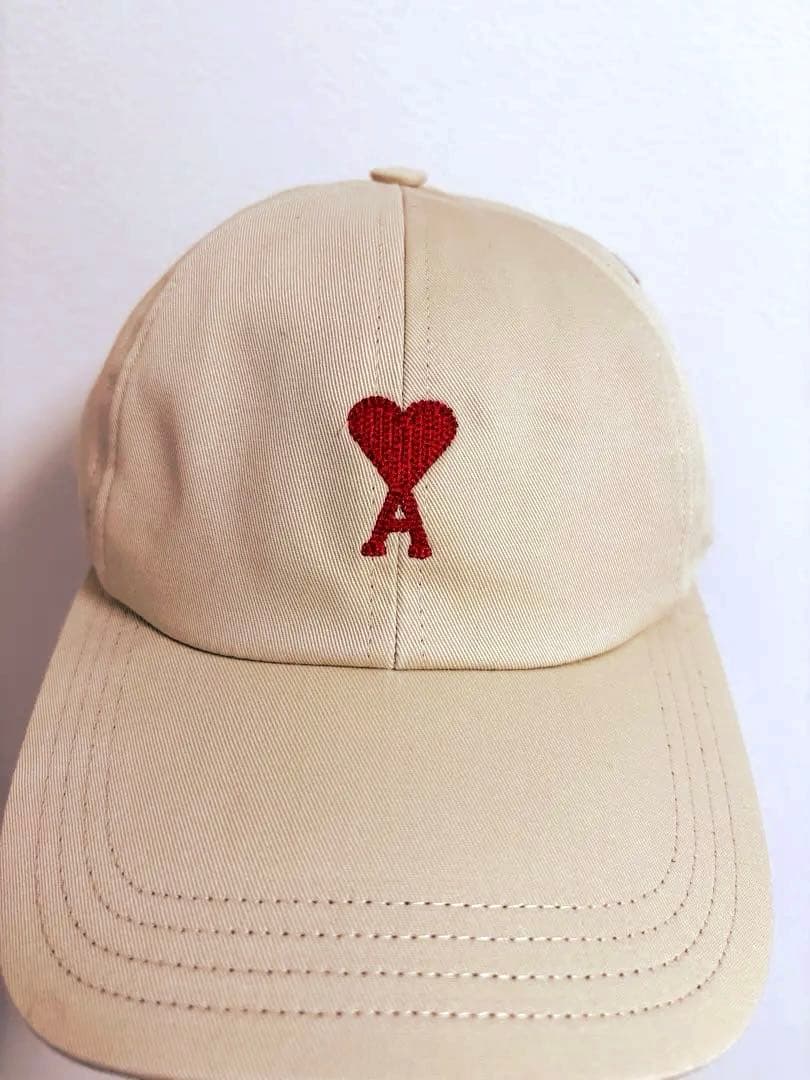 美品】AMI PARIS ハートAロゴ ベースボールキャップ ベージュ - メルカリ