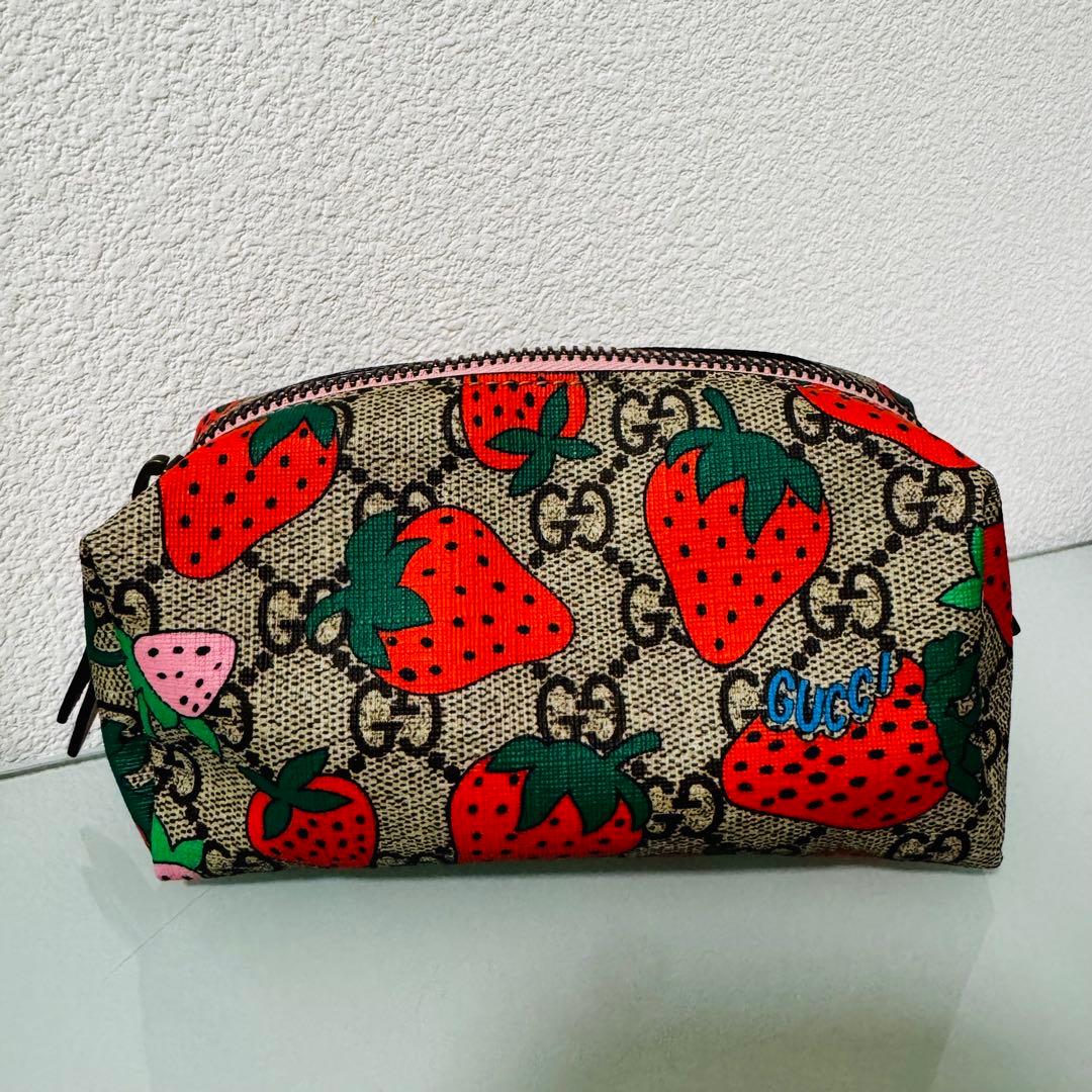 希少 GUCCI イチゴ柄 ポーチ GGスプリーム ストロベリー 化粧ポーチ