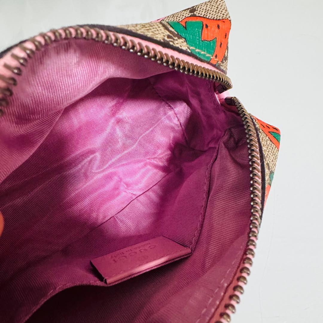 希少 GUCCI イチゴ柄 ポーチ GGスプリーム ストロベリー 化粧ポーチ