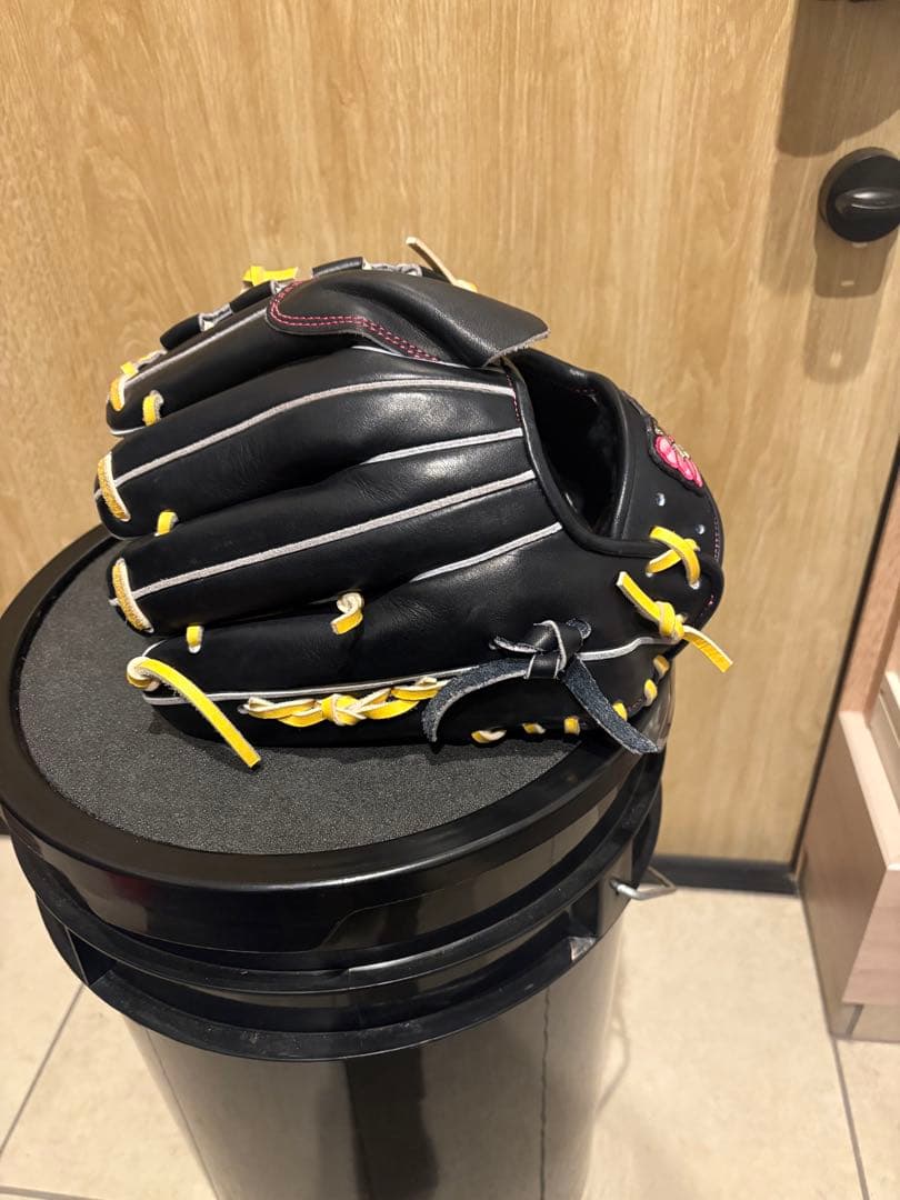 値下げ対応可】ごりら印 OBK 硬式 投手用 Nブラック（限定色） - メルカリ