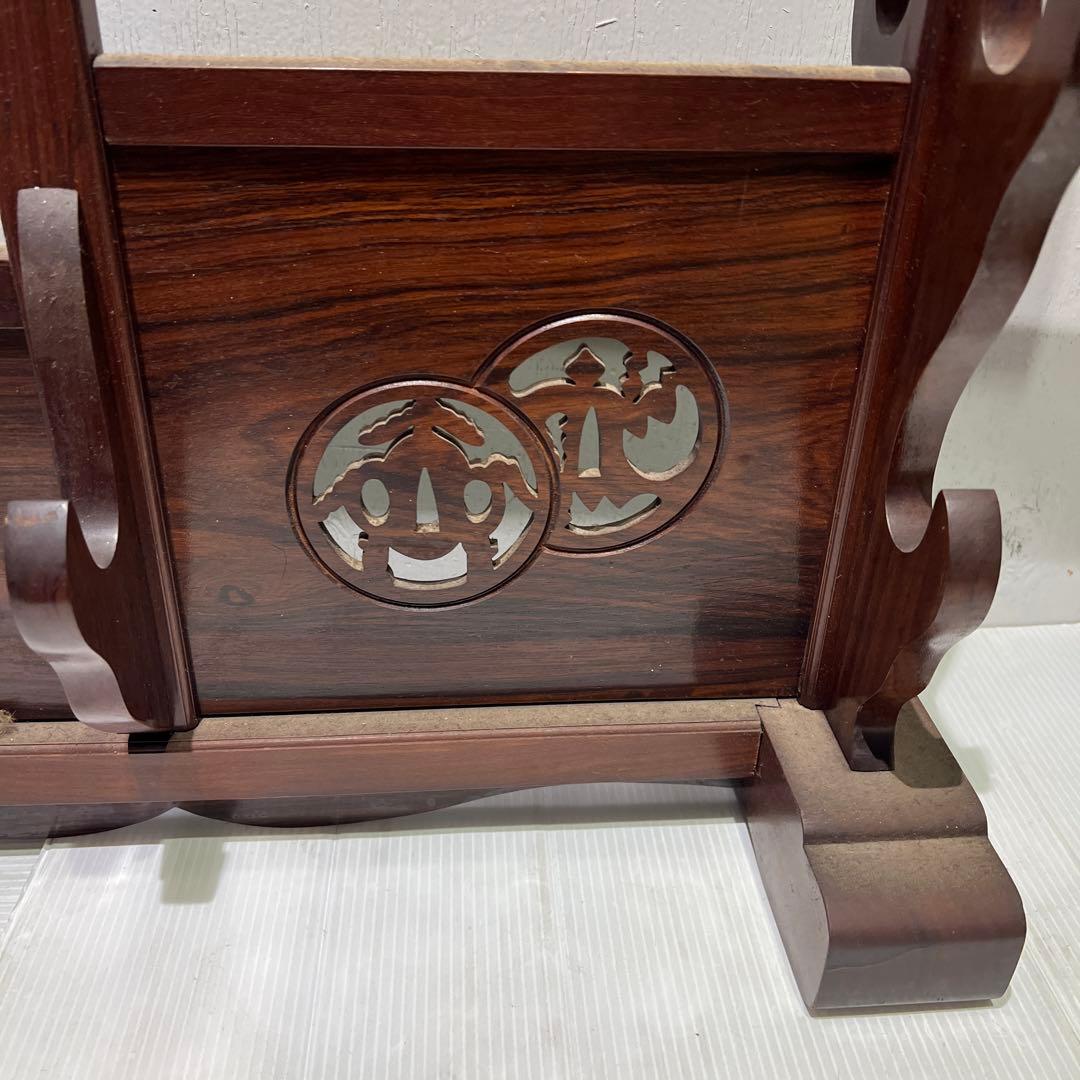 刀掛け/透かし彫り/彫刻/ダークブラウン/骨董品/4振刀掛けの通販はau