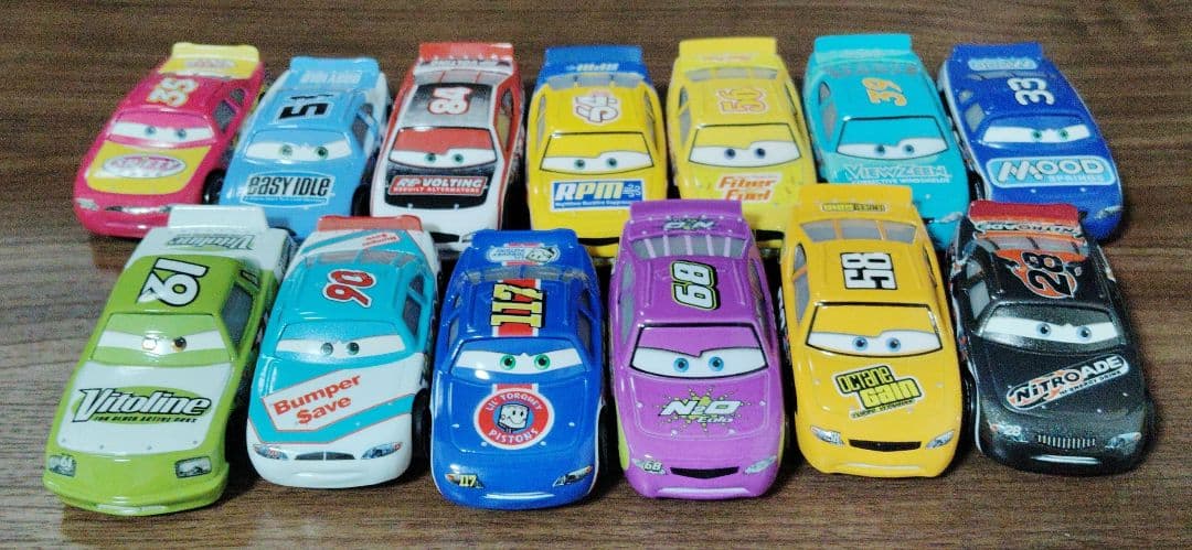 カーズマテル　ピストンカップレーサー　13台セット カーズマテル ピストンカップレーサー 13台セット - メルカリ