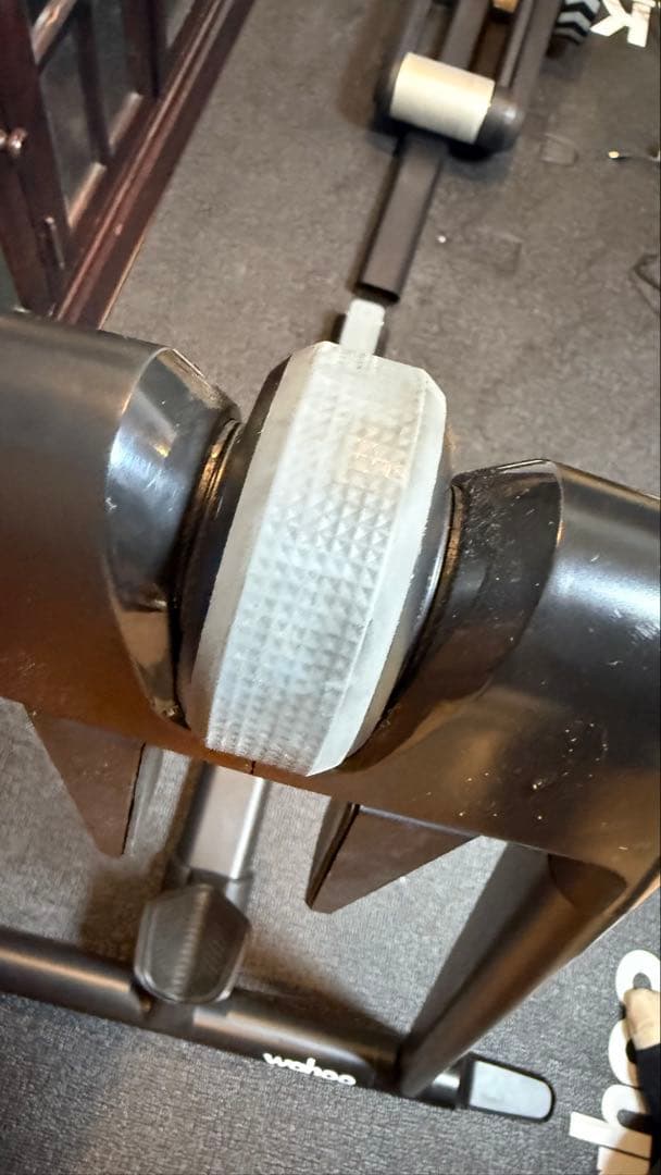 バ*薇様 Wahoo KICKR ROLLR 純正マット付き - メルカリ