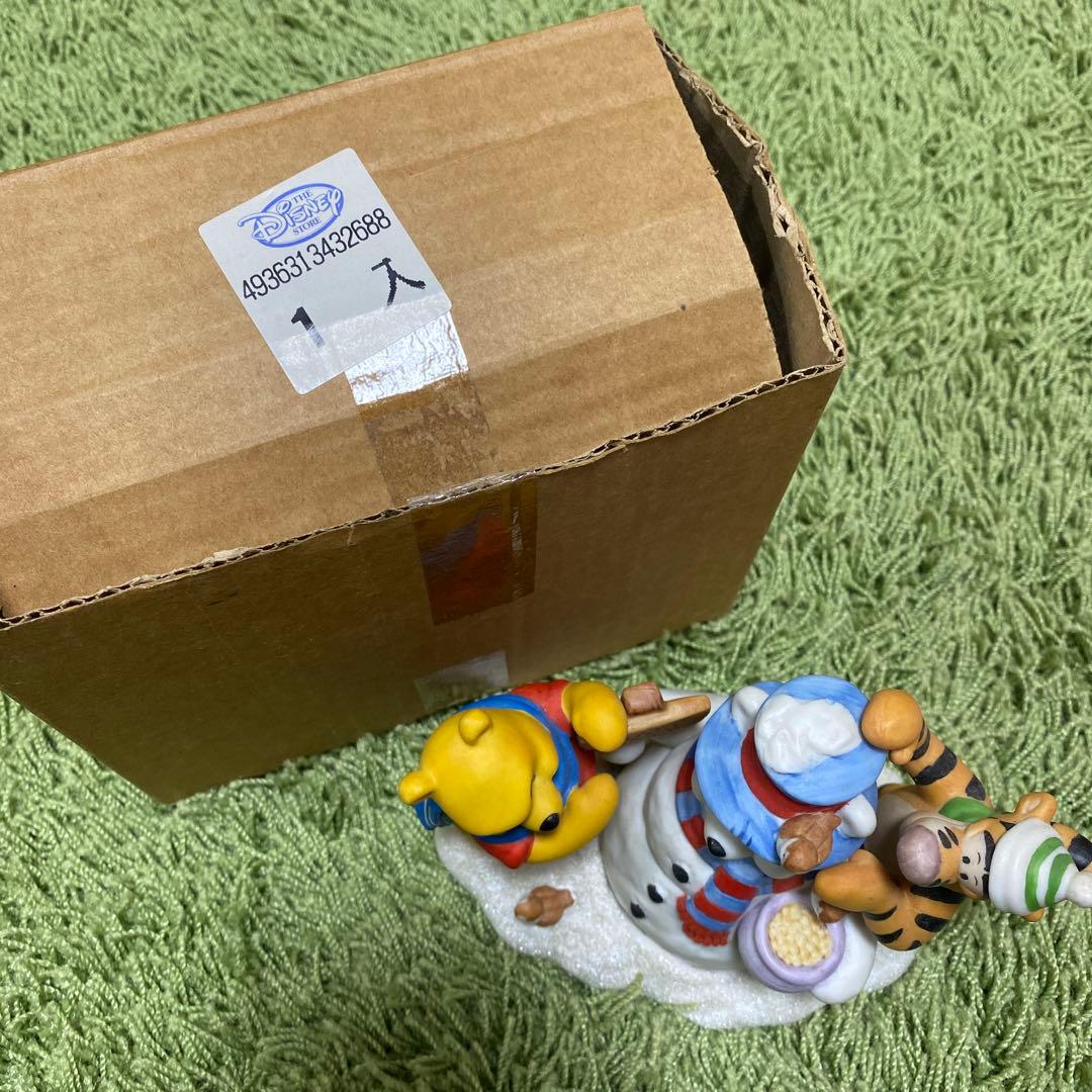 Disney Storeくまのプーさん 雪だるま 陶器 フィギュア - メルカリ