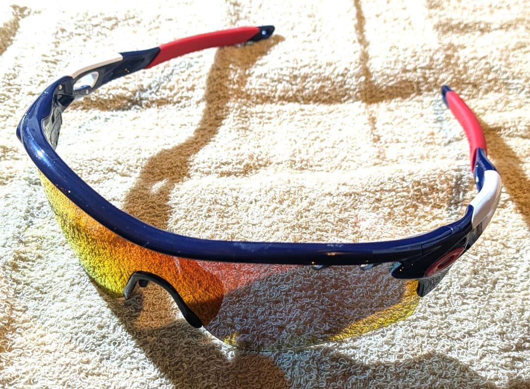 オークリー レーダーロックパス 埼玉西武ライオンズ レンズはレッド