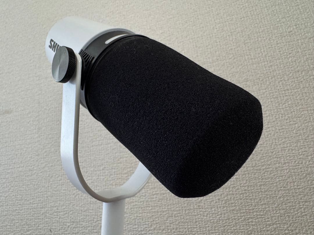美品 SHURE MV7+ ホワイト ダイナミックマイク 卓上スタンド付き