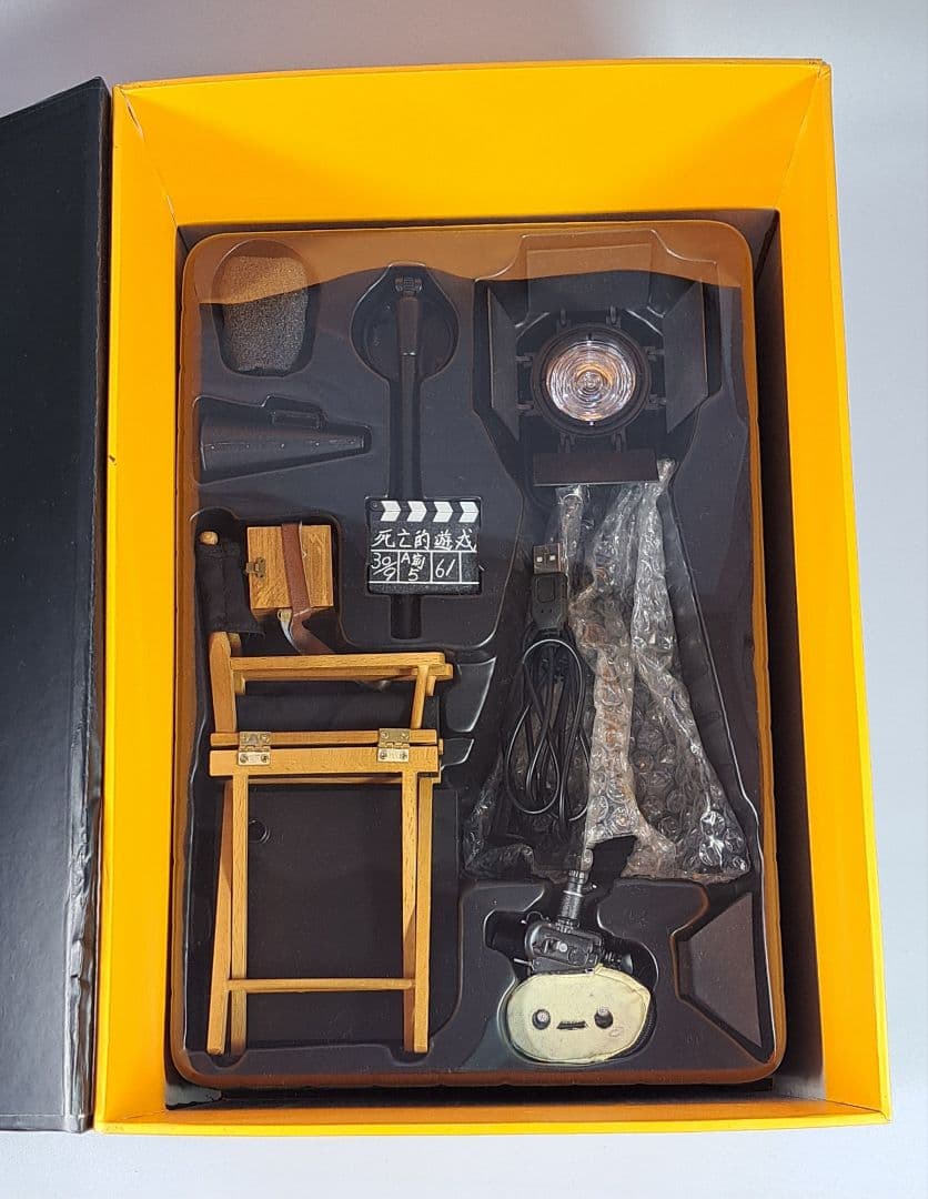 エンターベイ 死亡遊戯 監督 1/6 フィギュア ブルース リー 日本限定