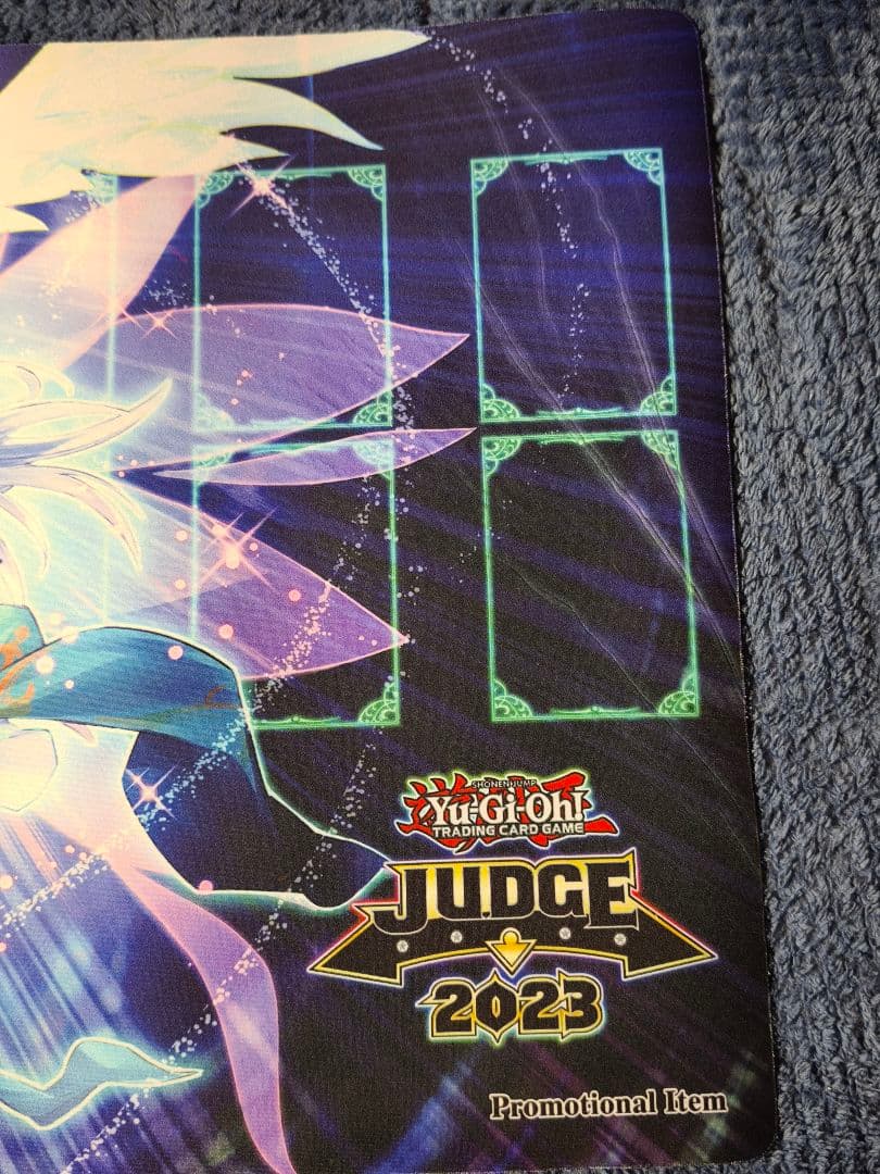 難 遊戯王 英語版 月女神の鏃 judge 2023 プレイマット アポロウーサ