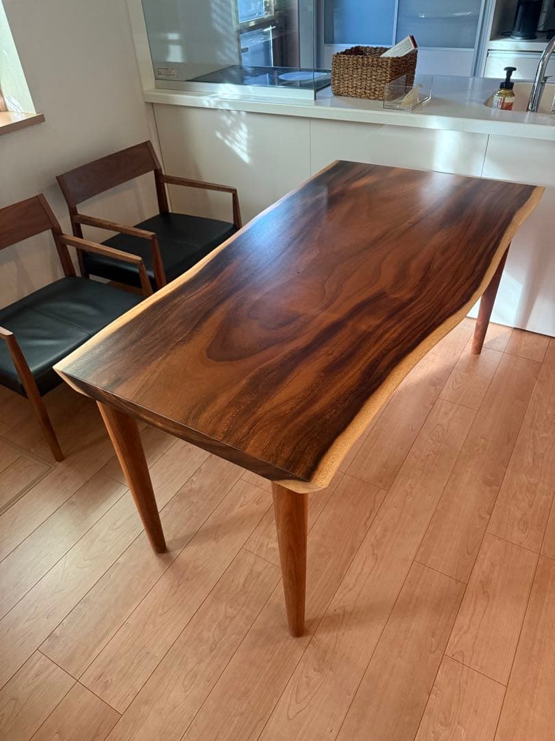 ruchiha⭐︎　ウォールナット材 ダイニングテーブル ほしの家具処 天然木テーブル/納入実績/天然木の無垢テレビボード・一枚板テーブル