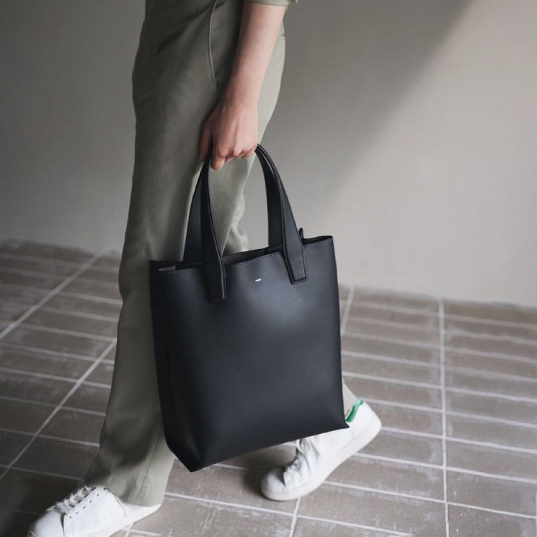 ラ*ビ様 FARO グレー レザー トート Calma Tote TalI Ne - メルカリ