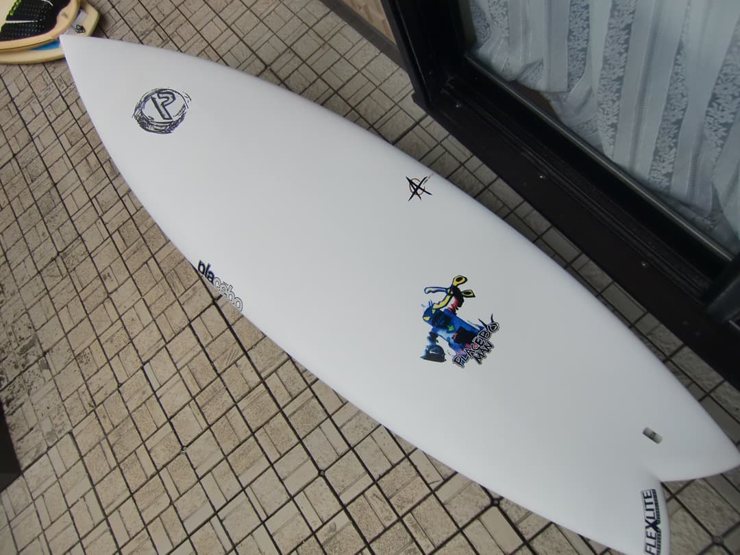 訳ありプレセボ PLACEBO サーフボード - メルカリ