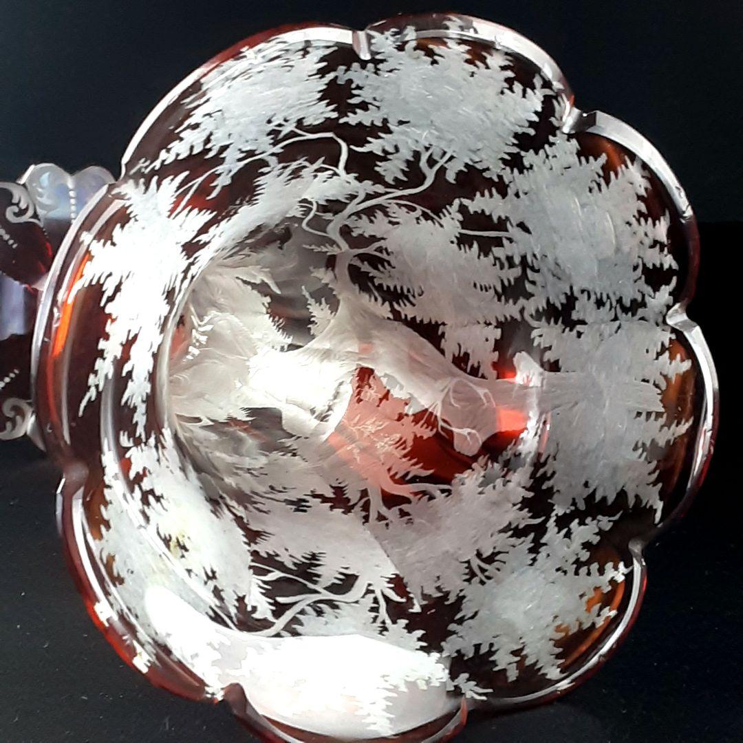 Y957 ボヘミアガラス グラヴィール 赤被せガラス 鹿と風景文花瓶 一対