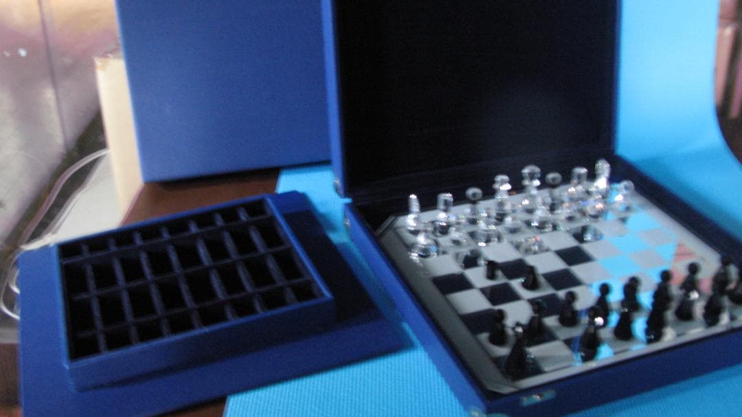 呪われたスワロフスキー・チェスセット - メルカリ