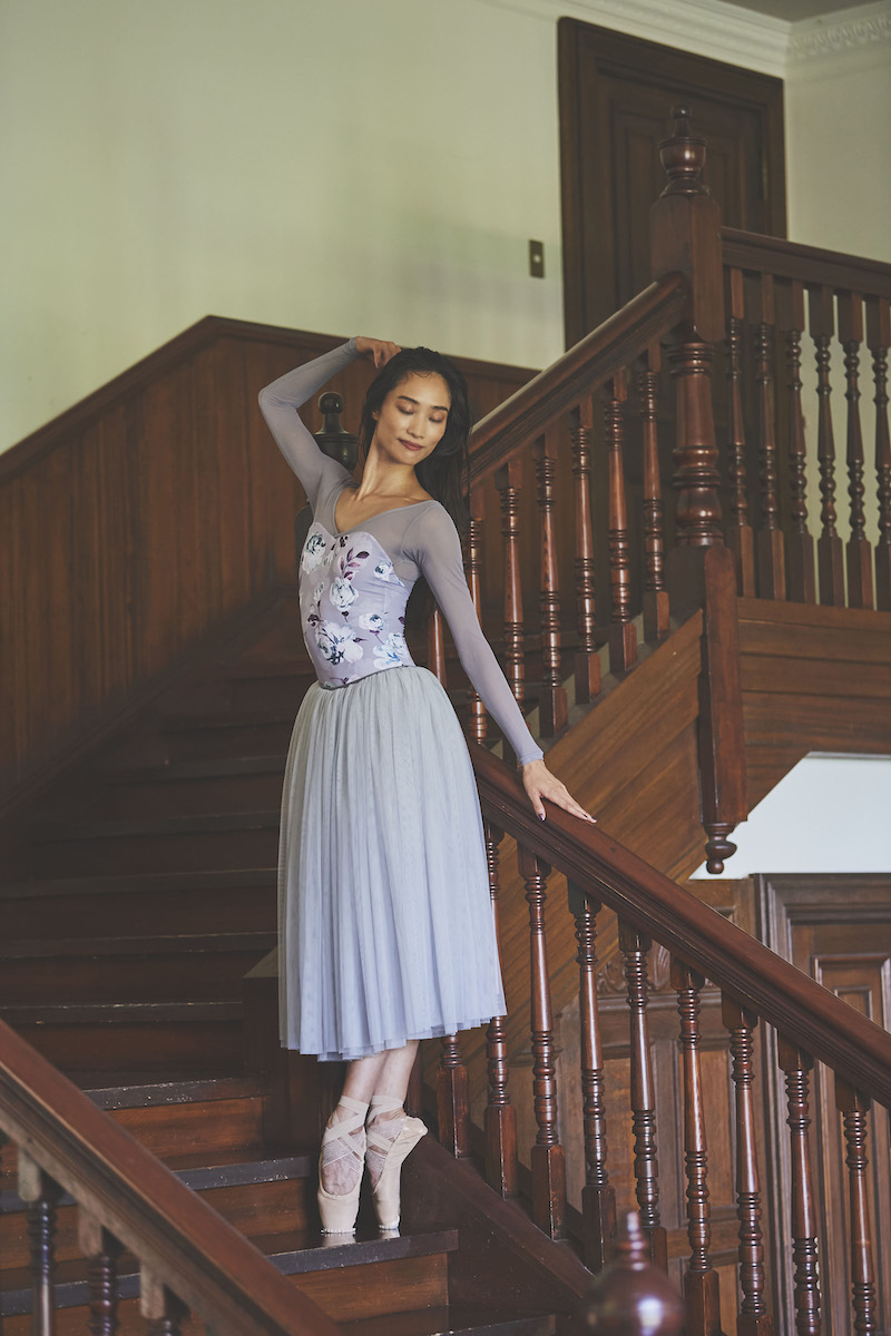 stina / type V lucky / Joy flower light gray